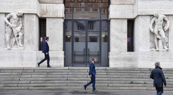 Apertura debole per Piazza Affari oggi