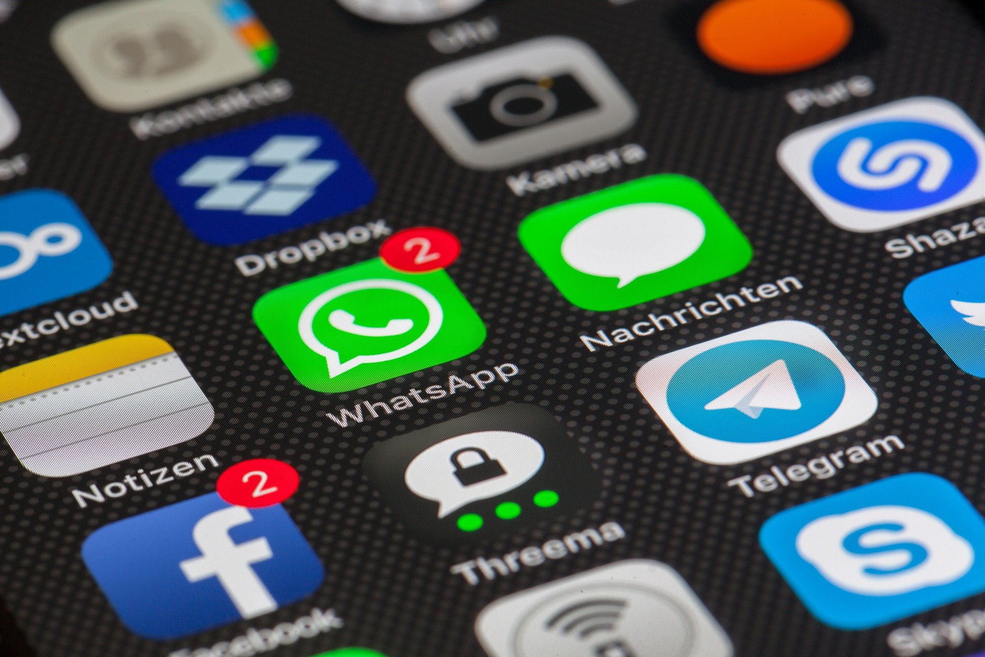 WhatsApp fa causa al governo indiano