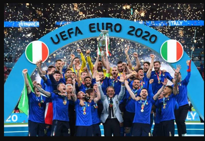 Quanti soldi hanno guadagnato i calciatori italiani?