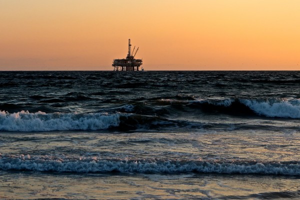 Petrolio: prezzi salgono sui massimi