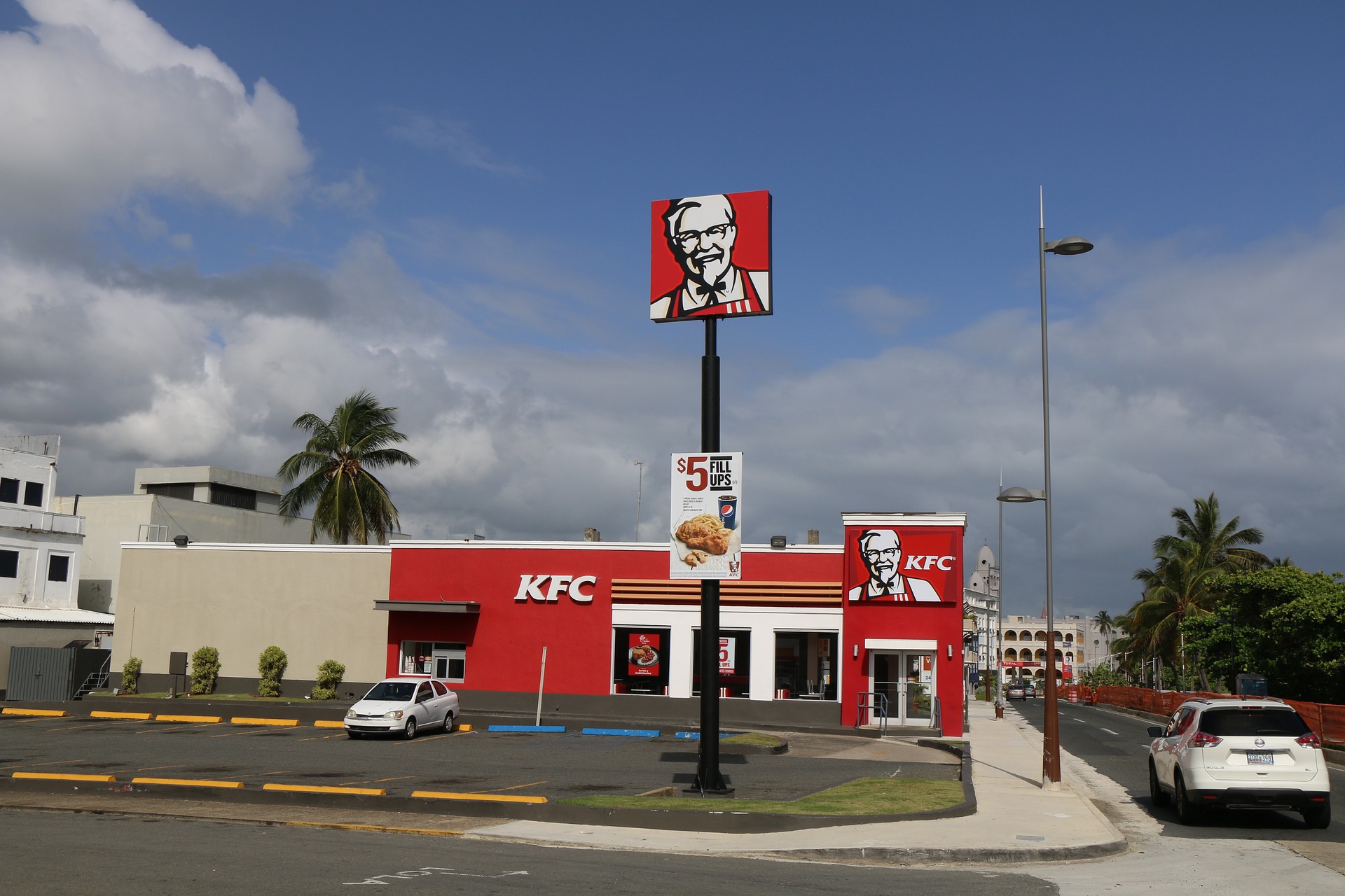 Esiste un pollo fritto per vegetariani? KFC lancia sul mercato le alette di pollo veg Esiste un pollo fritto per vegetariani?